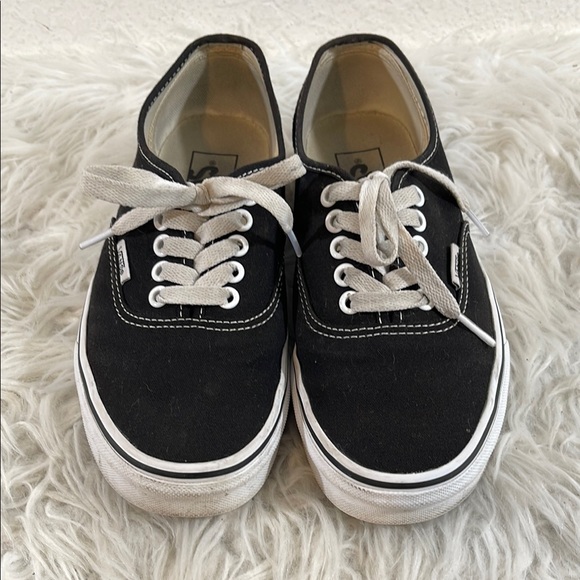 VANS Off The Wall Old Skool Classic White & Black Sneakers Size M6.5 & W8 Unisex - Picture 1 of 10